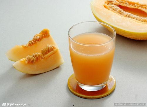 弟弟吃哈密瓜的样子,甜蜜瞬间定格